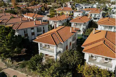 DENİZE 1,5 KM 5+2 SİTE İÇİ MÜSTAKİL KULLANIMLI SATILIK ŞIK VİLLA