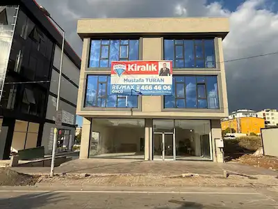 ŞERIFALI' DE CADDE ÜZERI SIFIR KOMPLE PLAZA