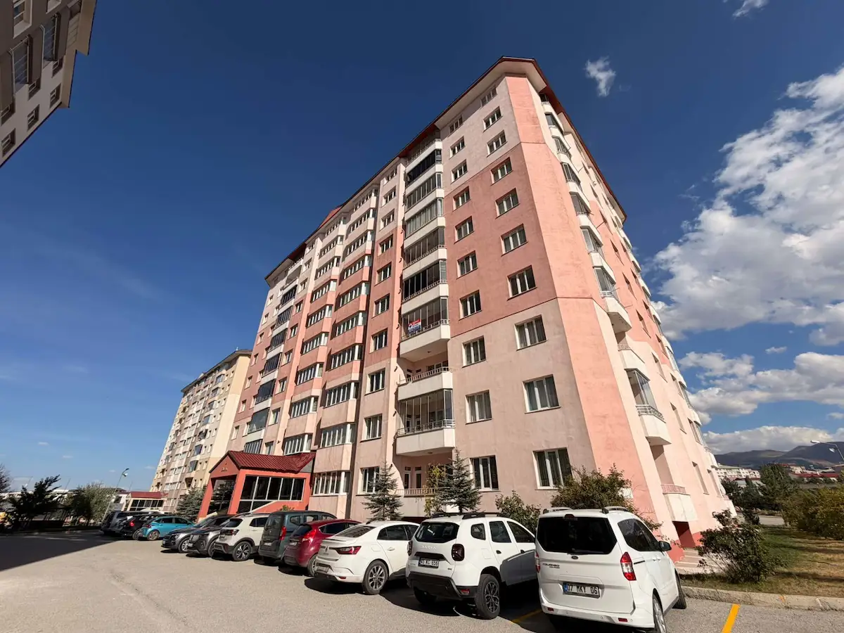 REMAX ARTIS'DEN KARDELEN SITESI'NDE KIRALIK 4+1 DAIRE