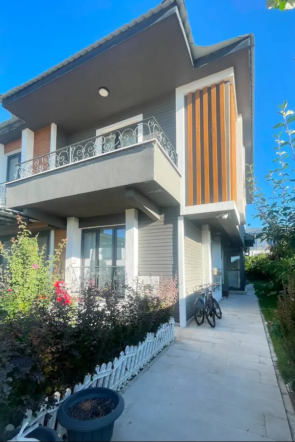 REMAX ARTIS 'DEN DADAŞKENT'DE SATILIK 4,5+1 VILLA