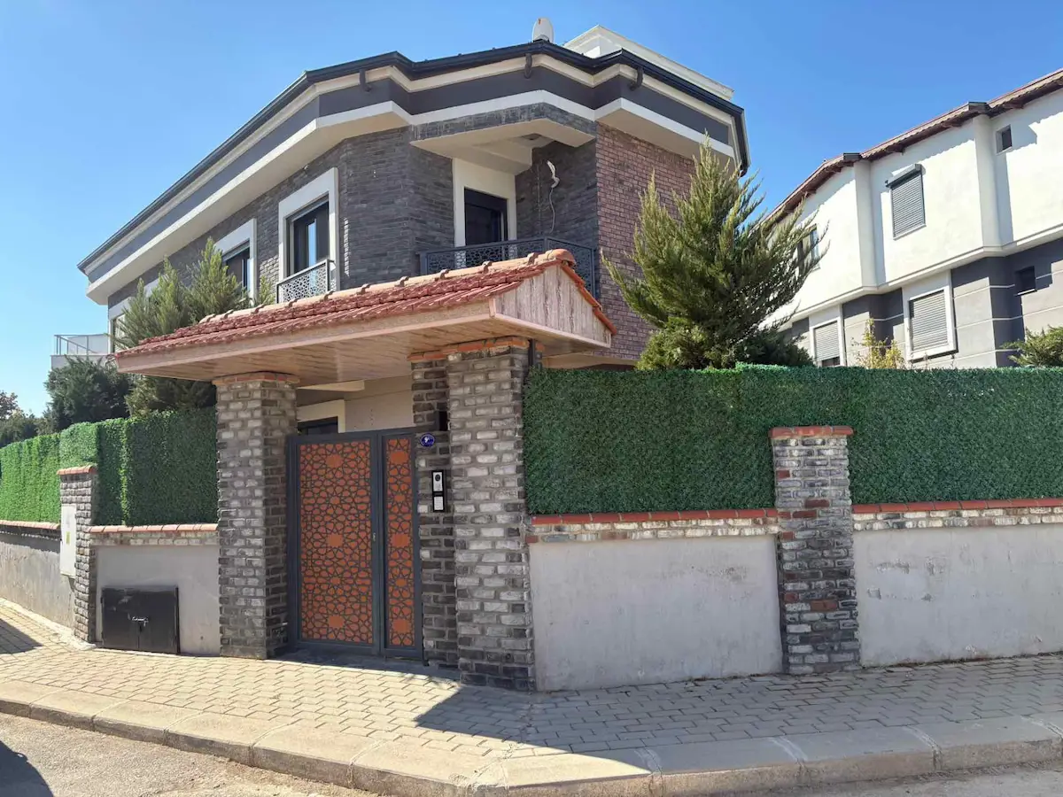 REMAX ARMA'DAN MENDERES MİTHATPAŞA MH.KİRALIK 3+1 DUBLEKS VİLLA
