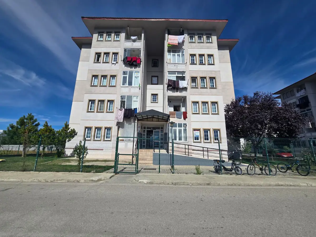 REMAX DEM'DEN KAVAKYOLU 2.ETAP TOKİDE 2+1 KİRALIK DAİRE