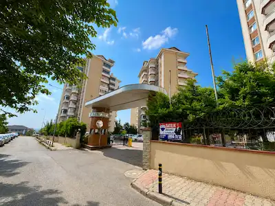 HAVUZLU GÜVENLİKLİ SİTEDE FULL TADİLATLI SATILIK 3+1 LÜX DAİRE