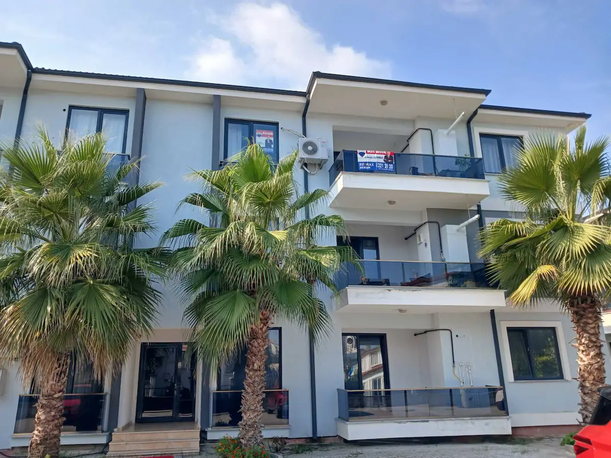 REMAX DESİGN YAZLIK PALMİYE SİTESİ’NDE 3+1 KİRALIK DAİRE