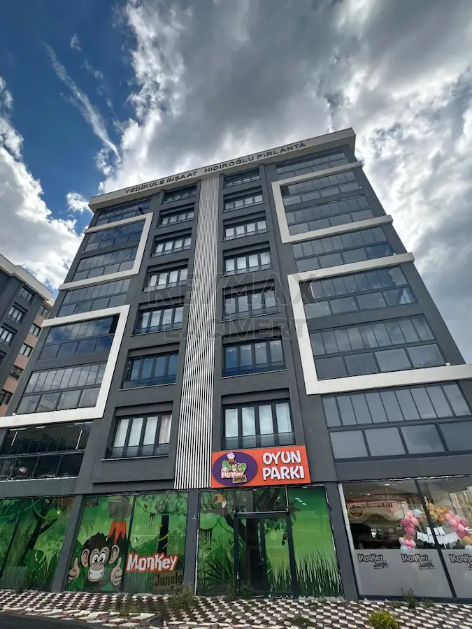 RE/MAX LACIVERT'TEN YILDIZKENT'TE SATILIK 4+1 DAIRE