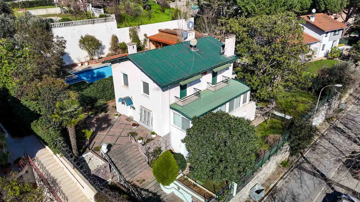 DRAGOSTA 1.070 M²ARSA İÇİNDE DENİZ MANZARALI MÜSTAKİL VİLLA