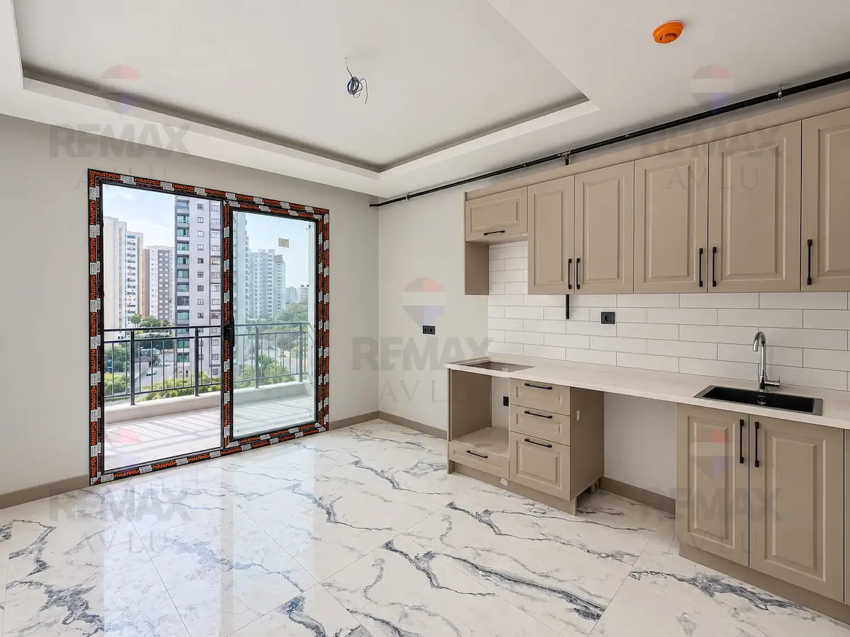 REMAX AVLU'DAN MEZİTLİ'DE HAVUZLU SİTE İÇİ SIFIR SATILIK 2+1 DAİRE