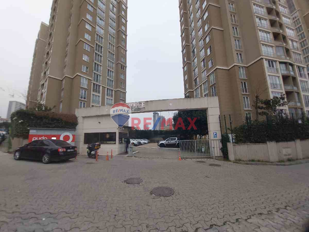 KARTAL UPLİFE PARK DA  KAPANMAZ DENİZ MANZARALI SATILIK  1+1 DAİRE