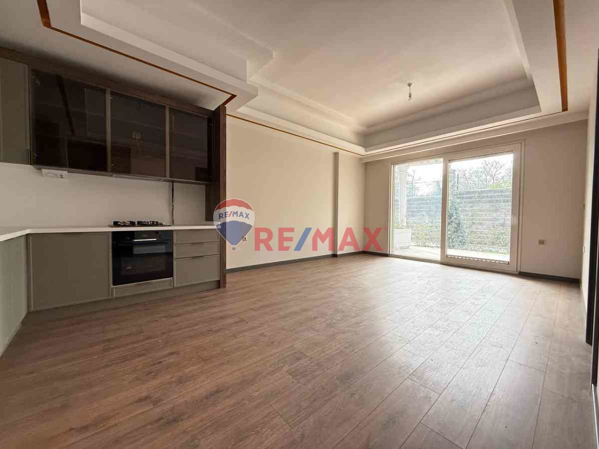REMAX RİTİM DEN KARTEPE ZERAY MAHAL KİRALIK 1+1 BAHÇE KATI DAİRE