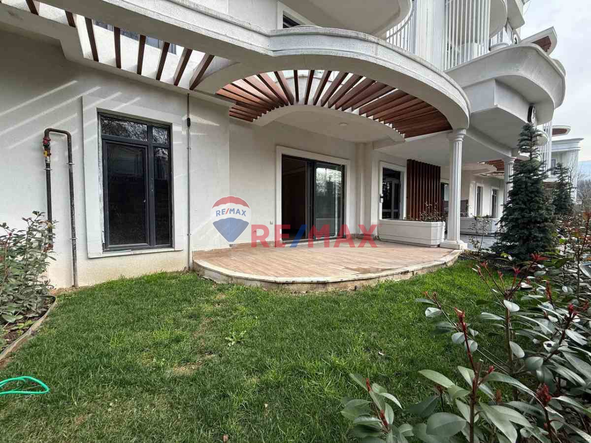 REMAX RİTİM DEN KARTEPE ZERAY MAHAL KİRALIK 1+1 BAHÇE KATI DAİRE