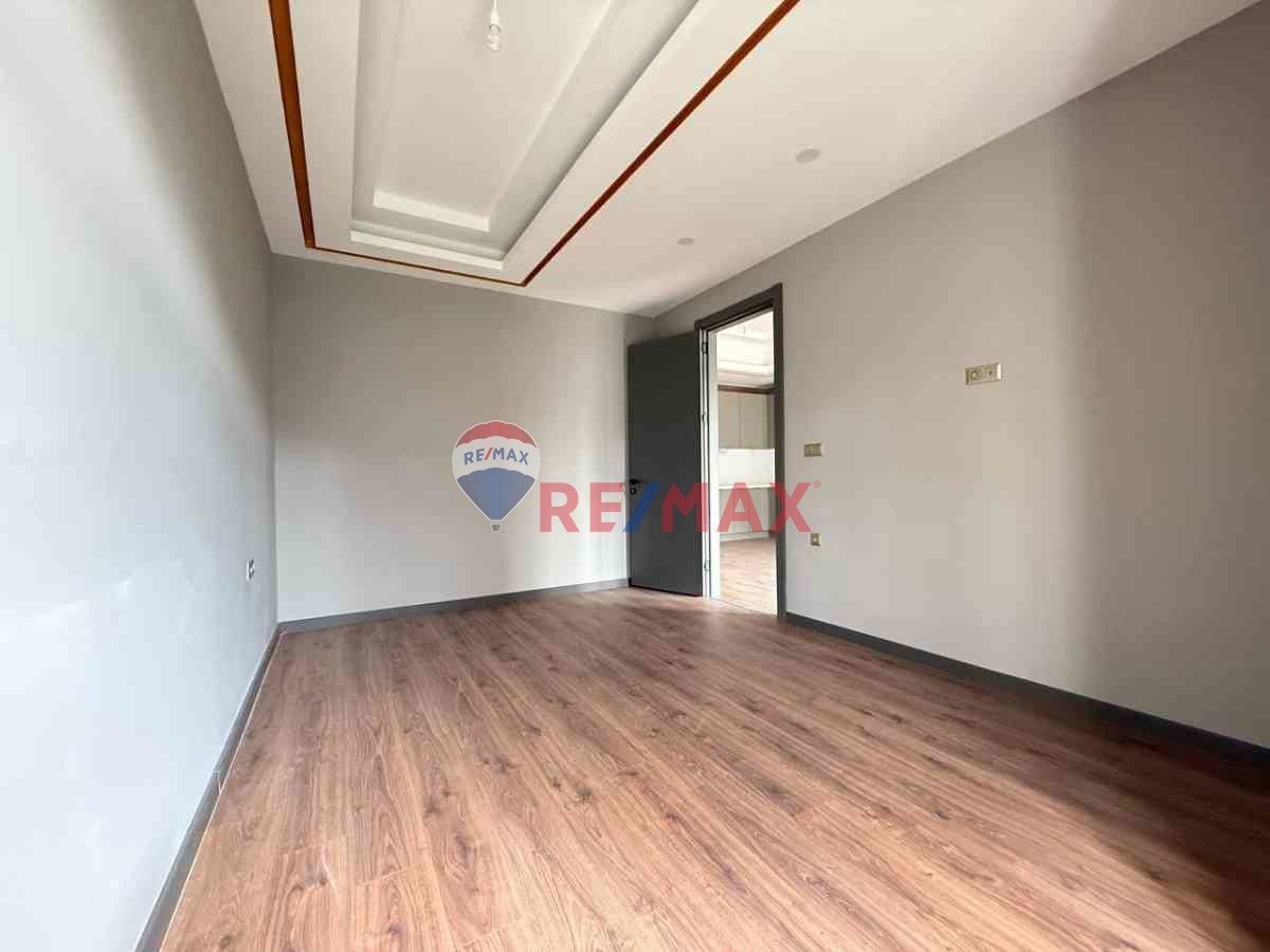 REMAX RİTİM DEN KARTEPE ZERAY MAHAL KİRALIK 1+1 BAHÇE KATI DAİRE