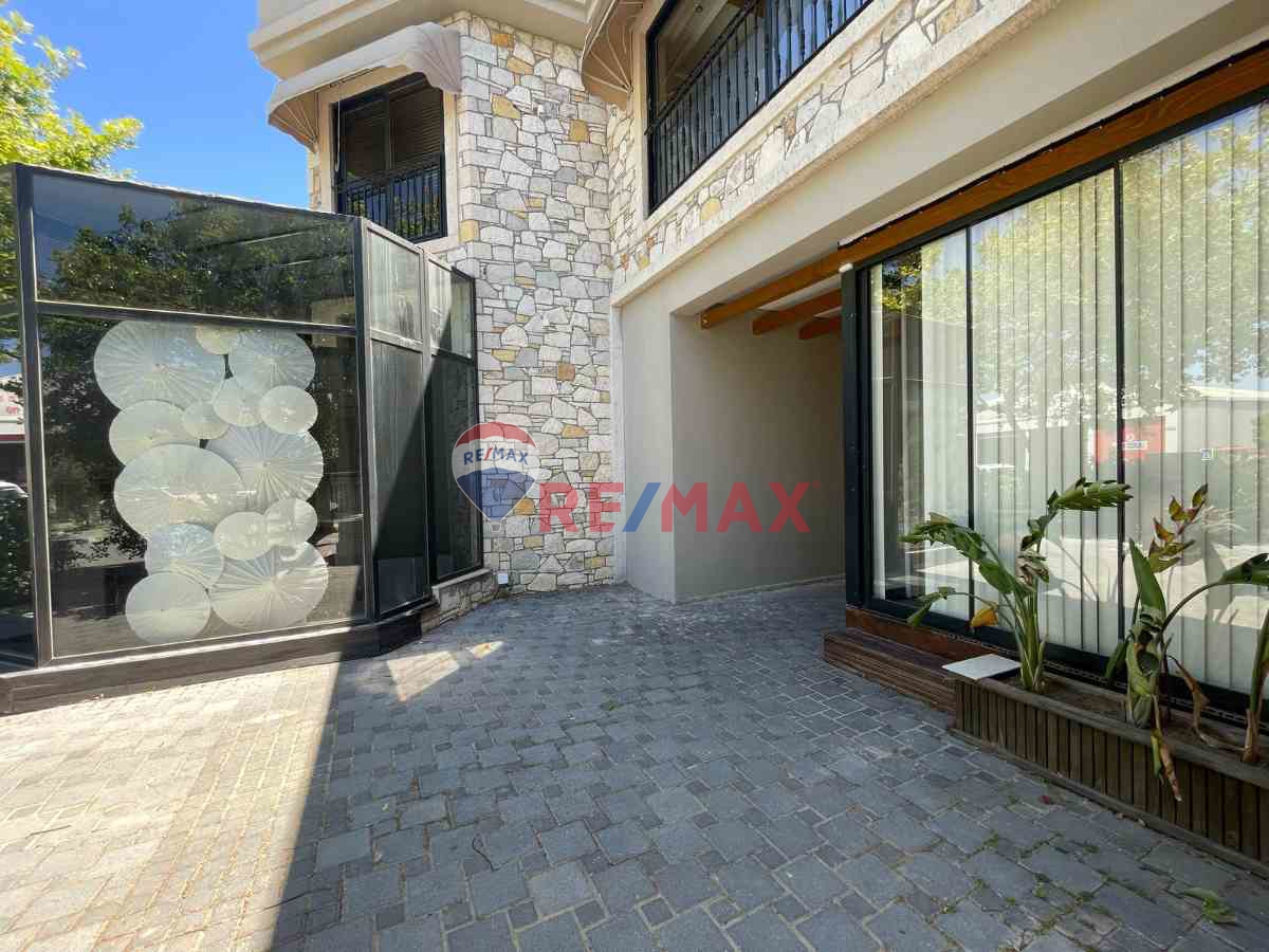 URLA'NIN EN ÖZEL KONUMUNDA GENIŞ CEPHELI KIRALIK DÜKKAN & MAĞAZA