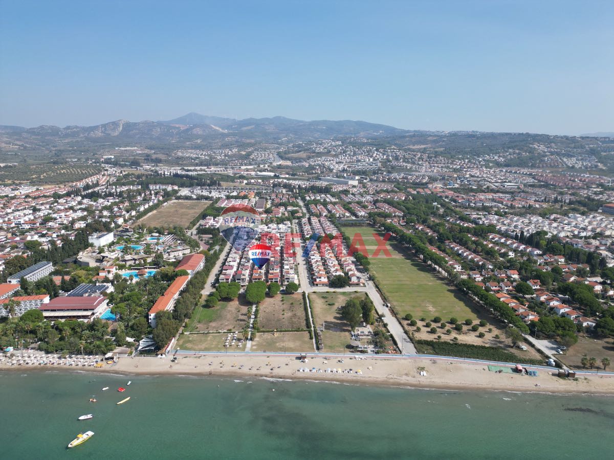 KARAOVADA DENİZE SIFIR SİTEDE EN ÖNDEN 3.SIRADA SATILIK 3+1 YAZLIK VİLLA