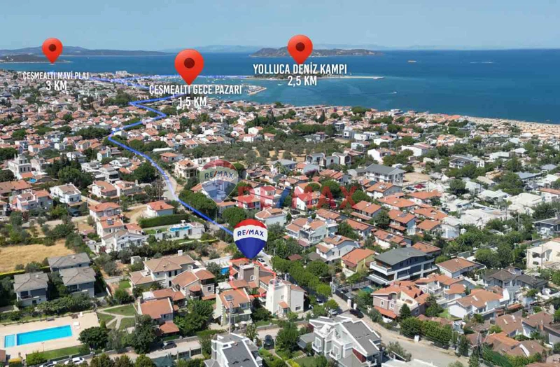 URLA DENIZLI MAHALLESI'NDE HAVUZLU SITEDE MASRAFSIZ VE FERAH 3+1 MÜSTAKIL VILLA