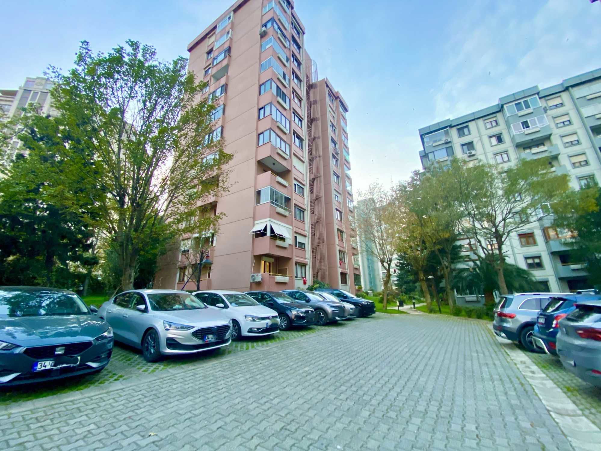 ATAŞEHIR MANOLYA 3'TE YENI TADILATLI GENIŞ TIP 3+1 FERAH DAIRE