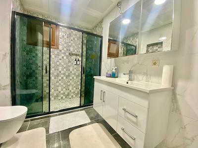 ATAŞEHIR MANOLYA 3'TE YENI TADILATLI GENIŞ TIP 3+1 FERAH DAIRE