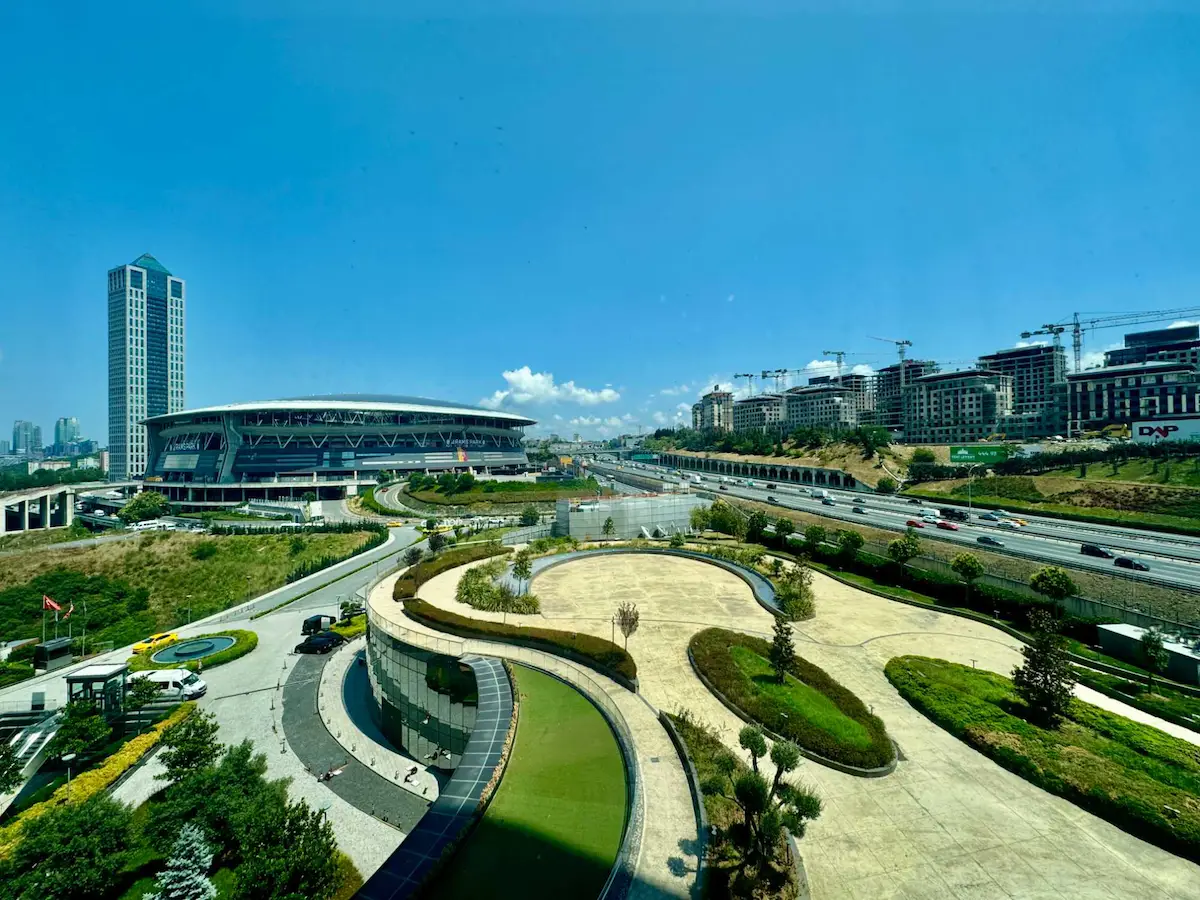 ECE EFE'DEN SKYLAND ISTANBULDA STADYUM MANZARALI EŞYALI 2+1 DAIRE