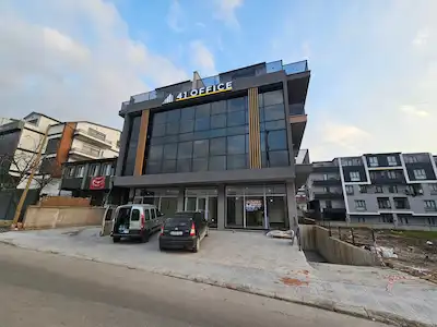 REMAX MYRA'DAN MERKEZİ KONUMDA 235 M² KİRALIK DÜKKAN