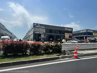 KERVANCI TİC. MERKEZİNDE CADDE ÜZERİ TABELA DEĞERİ YÜKSEK