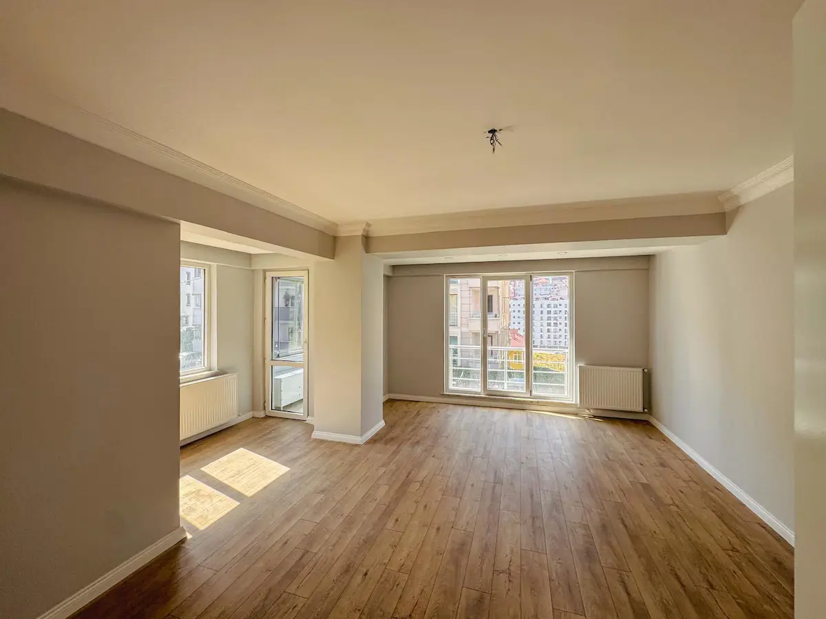 ATAŞEHİR İNÖNÜ’DE METROYA YAKIN YENİLENMİŞ SATILIK 2+1 DAİRE