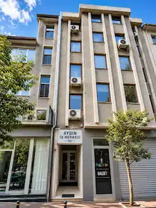 KIZILTOPRAK BAĞDAT CADDESI ÜZERINDE KIRALIK OFIS