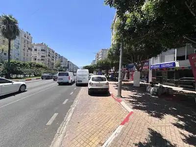 100. YIL BULVARINDA SATILIK CADDE DÜKKAN
