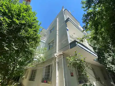 BAŞÇAVUŞ SOKAKTA YAPILI SATILIK 3+1 DAİRE