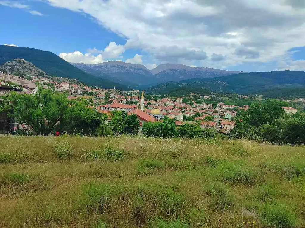 CEVİZLİ'DE SATILIK MANZARALI ARSA