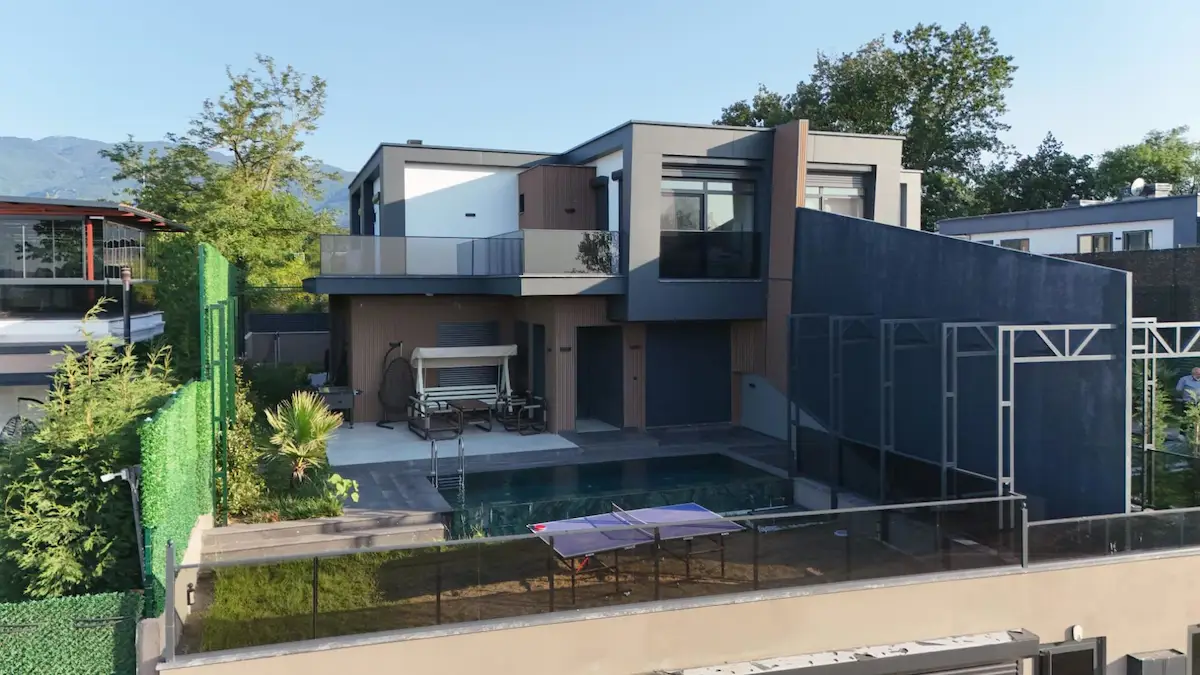 KARTEPE SARIMEŞEDE MÜSTAKIL HAVUZLU 6+1 ULTRA LÜKS EŞYALI VILLA