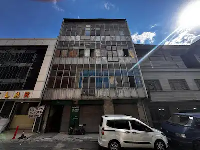 REMAX LEVEL'DAN SİTELER'DE "KOMPLE SATILIK" 3 KATLI BİNA