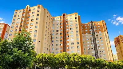 REMAX KAYA BEYLİKDÜZÜ BARIŞ MAHALLESİNDE METROBÜSE YAKIN SATILIK 3+1