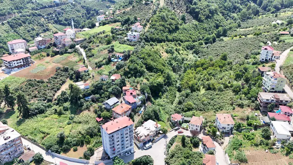 AKÇAABAT DÜRBİNAR MAHALLESİ'NDE SATILIK 2824 M2 İMARLI ARSA