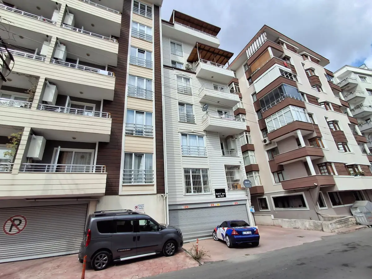 REMAX ÇARŞIDAN İZMİT KOZLUK MAH. 2+1 KİRALIK ARA KAT DAİRE