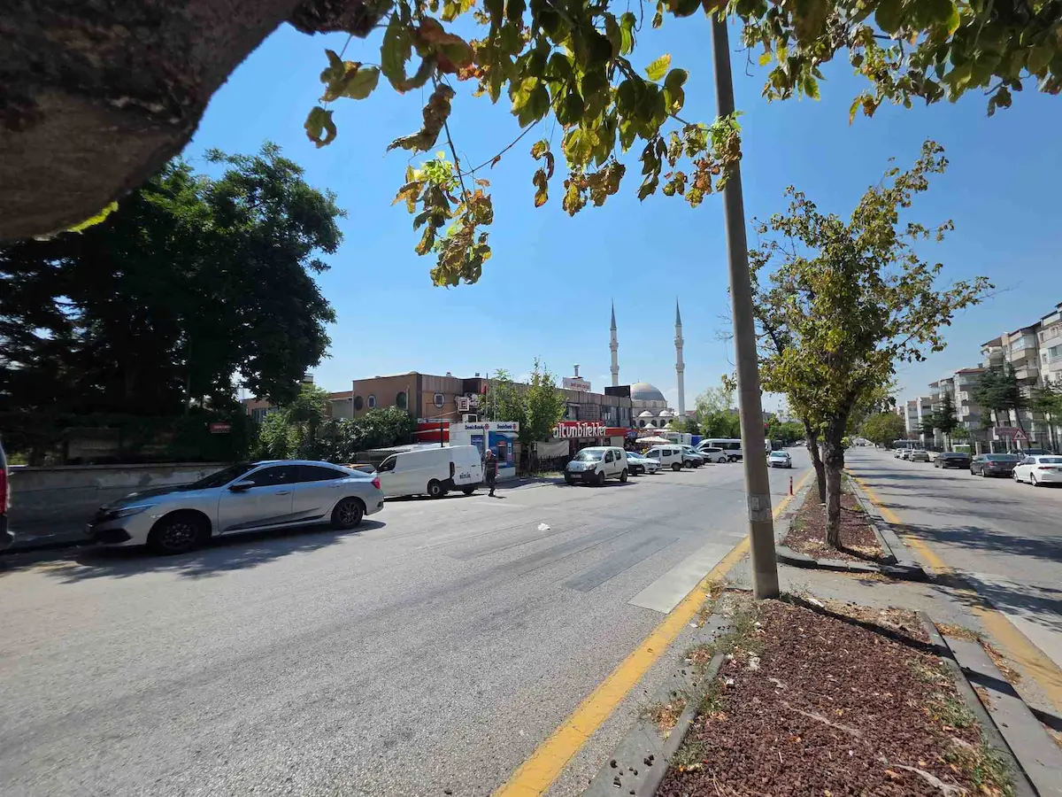 BATIKENT ERGAZI MAH. IPEKYOLU ÇARŞISI 15 M2 KIRACILI DÜKKAN