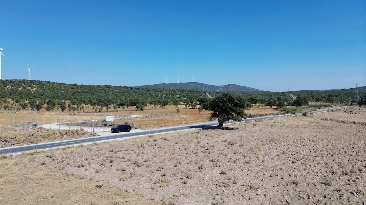 BERGAMA İSMAİLLİ'DE 91 M ASFALT YOL CEPHELİ 3.924 M² TARLA