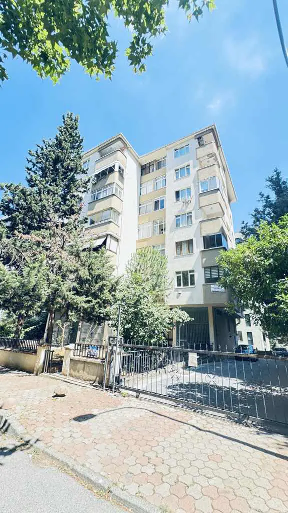 KOZYATAĞI SAHRAYICED MERKEZI LOKASYONDA BAKIMLI 3+1 SATILIK