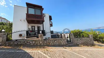 BODRUM KUMBAHÇE ZAMBAK SİTESİ DENİZ MANZARALI 2+1 FIRSAT DAİRE