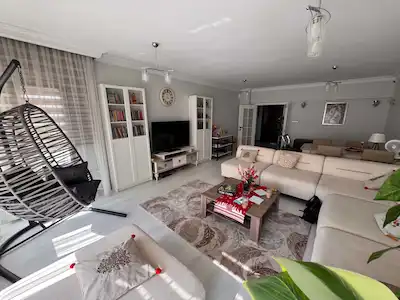 SÜMER SITESINDE TAMAMEN YENILENMIŞ 3+1