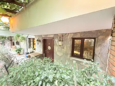 ÜSKÜDAR’DA BAHÇE KATI 50 M² KİRALIK OFİS | DOĞALGAZ KOMBİLİ, BOŞ
