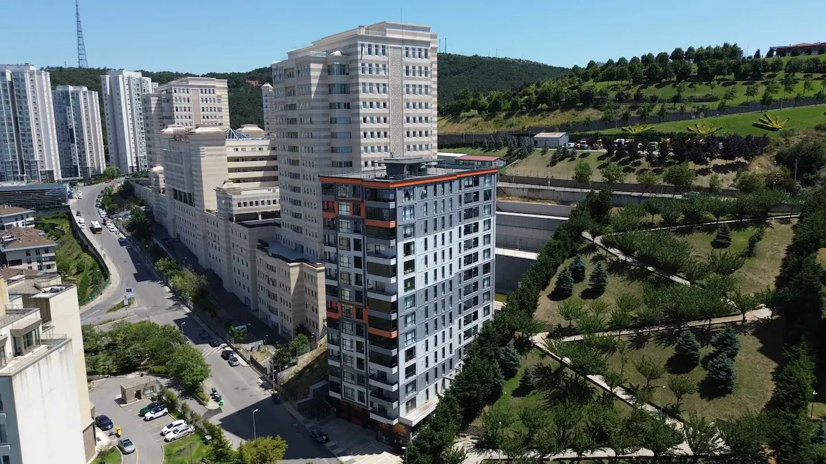 REMAX WE'DEN NİSH ADALARA KOMŞU TERASPARK SİTESİ GENİŞ 3+1 DAİRE