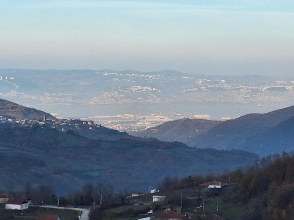 GÖLCÜK İRŞADIYE MAH. DENIZ MANZARALI 45.275 M2 SATILIK TARLA