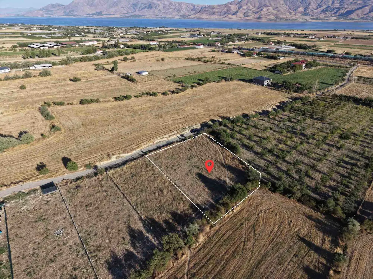 RE/MAX DEĞIŞIMDEN  YURTBAŞI  HOĞU BAĞLAR SOKAK SATILIK ARSA