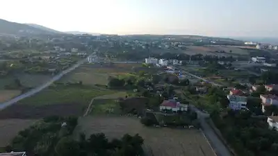 REMAX MUSTAFA DAN BÜYÜKOYUMCA DA ÜÇ KATA İMARLI VİLLALIK ARSA