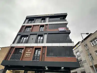 UĞUR MUMCU DA TRAMVAYIN YANINDA 2+1 SIFIR LÜKS DAİRE