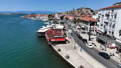 AYVALIK MERKEZDE, YAYA VE ARAÇ TRAFİĞİ DEVREN KİRALIK DÜKKAN