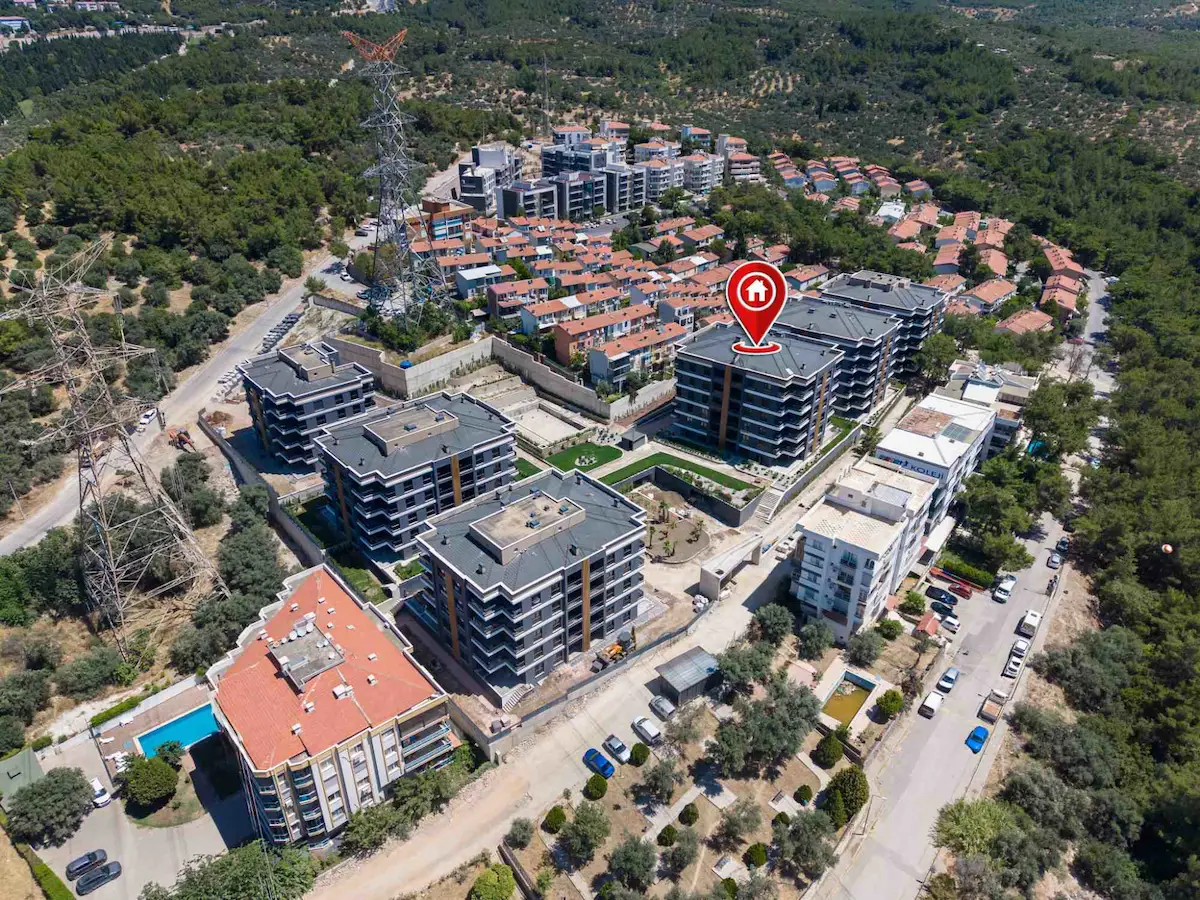 BORNOVA'DA YENI BINADA SITE IÇERISINDE SIFIR KIRALIK 3+1 DAIRE