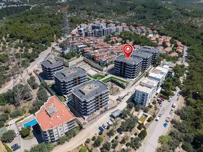 BORNOVA'DA YENI BINADA SITE IÇERISINDE SIFIR KIRALIK 3+1 DAIRE