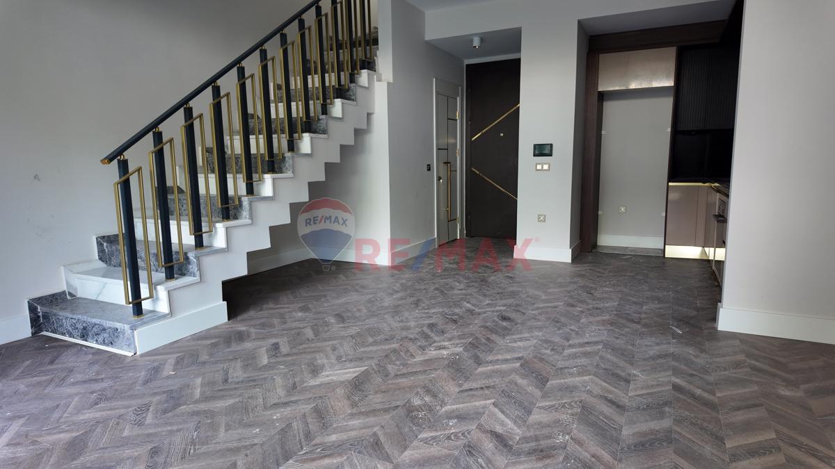 KARTEPE, ZERAY ESİL SİTESİ GENİŞ TİP 1+1 BAHÇE DUBLEKS DAİRE