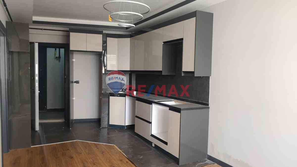 REMAXLAND' DAN TİTANİC SİTESİNDE LÜKS KİRALIK 1+1 DAİRE 