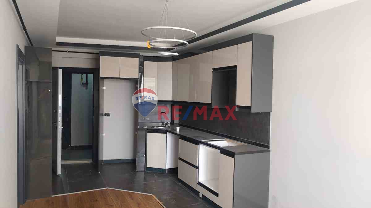 REMAXLAND' DAN TİTANİC SİTESİNDE LÜKS KİRALIK 1+1 DAİRE 